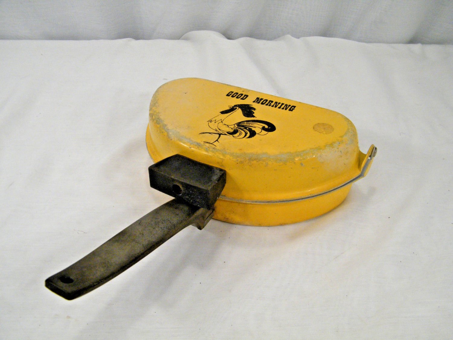 VINTAGE NORDIC WEAR YELLOW GOOD MORNING ROOSTER OMELET EGG PAN RETRO