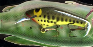 Vintage POE'S SUPER CEDAR Chartreuse Baby Bass 834 Lure