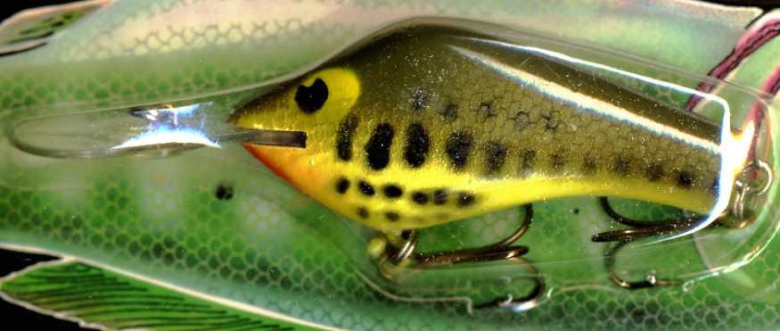Vintage POE'S SUPER CEDAR Chartreuse Baby Bass 334 Lure