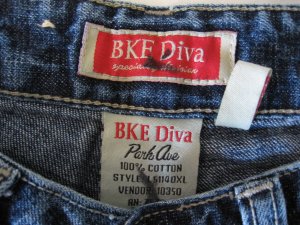Buckle Brand Jeans Denims DIVA Sz 25 x 35 1/2 BKE 21
