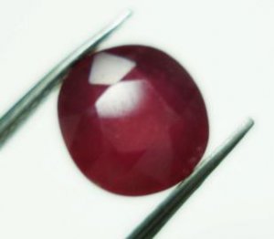 2.60cts stunning natural African Ruby gemstone oval