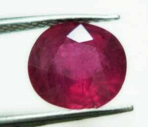 2.10cts stunning natural African Ruby gemstone oval