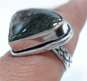 5.34gms Handcrafted Labradorite gemstone Silver Ring