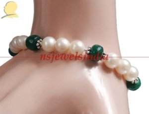 Handcrafted natural emerald & pearl gemstone bracelet