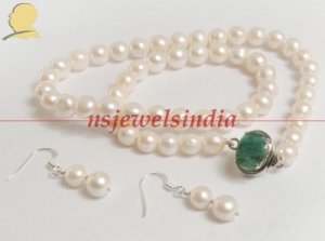 Handmade natural pearl & emerald Gemstone Neckalce