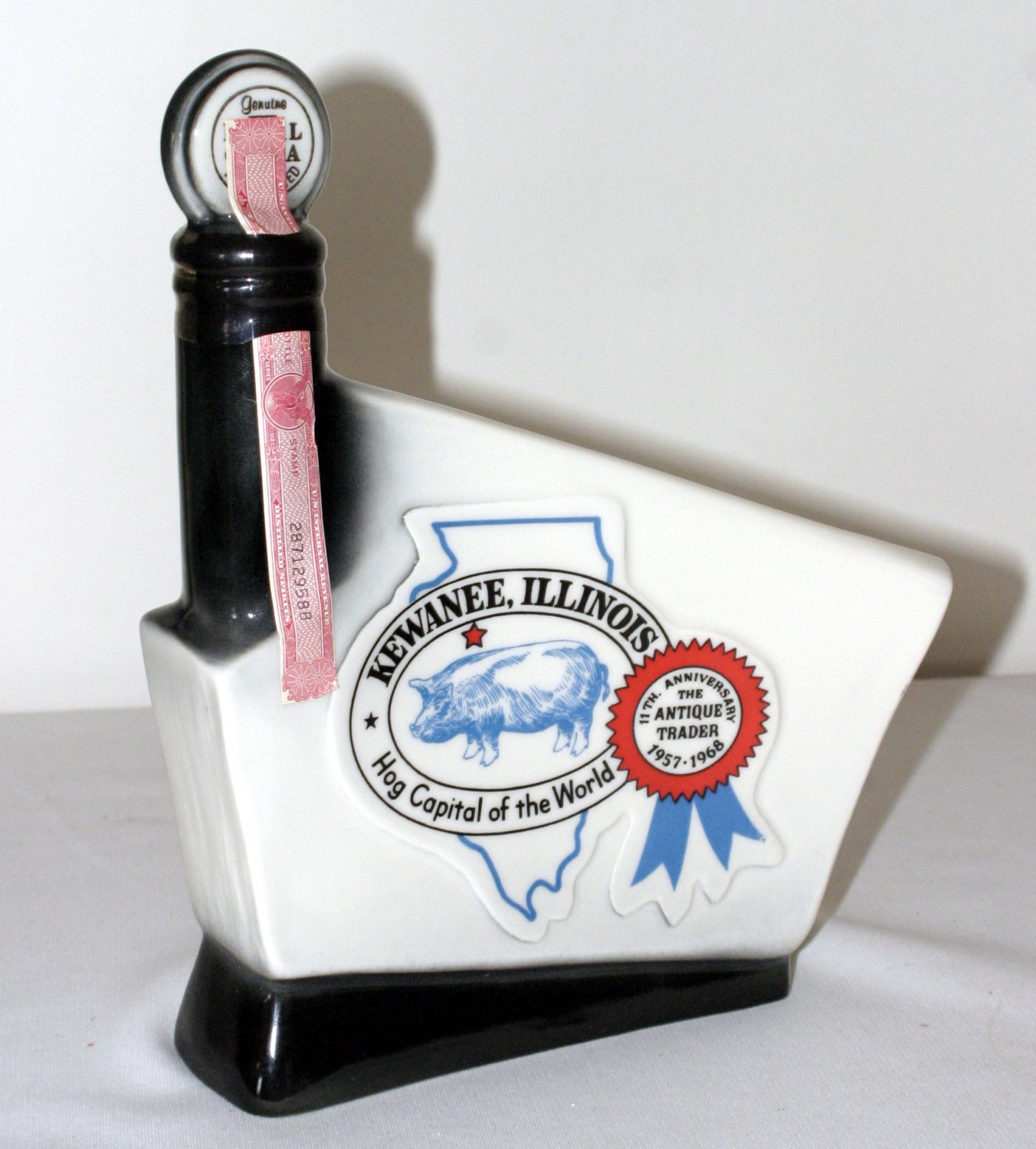 Jim Beams 11th Anniversary ANTIQUE TRADER Bourbon Bottle Decanter 1968