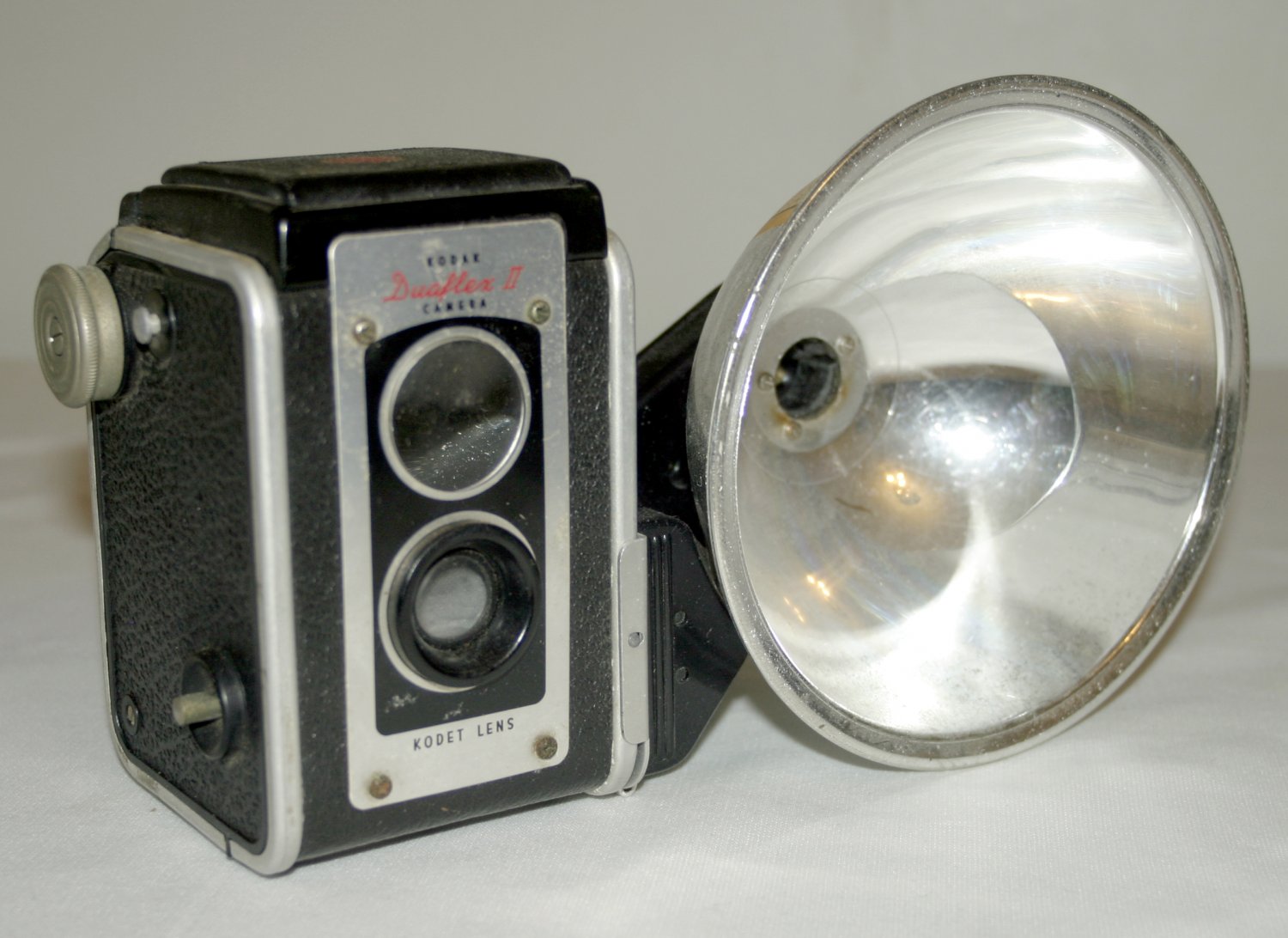 VINTAGE 1950s KODAK DUAFLEX II CAMERA WITH FLASH