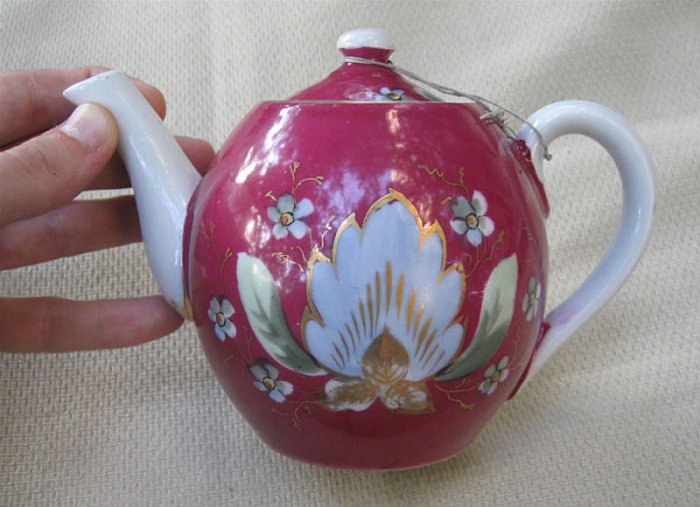 RUSSIAN ANTIQUE PORCELAIN GARDNER TEAPOT FOR ASIAN