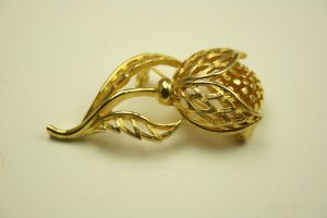 Vintage Goldtone Lisner Flower Pin