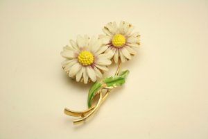 Sweet Lisner Vintage Daisy Pin