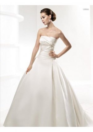 Satin Strapless Rouched Bodice with Ball Gown Skirt Simple 2010 Fashion Wedding Gown 201026