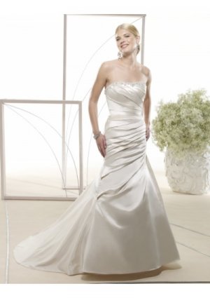 Satin Strapless Rouched Bodice with Mermaid Skirt and Sweep Train 2010 New Bridal Dress 201015