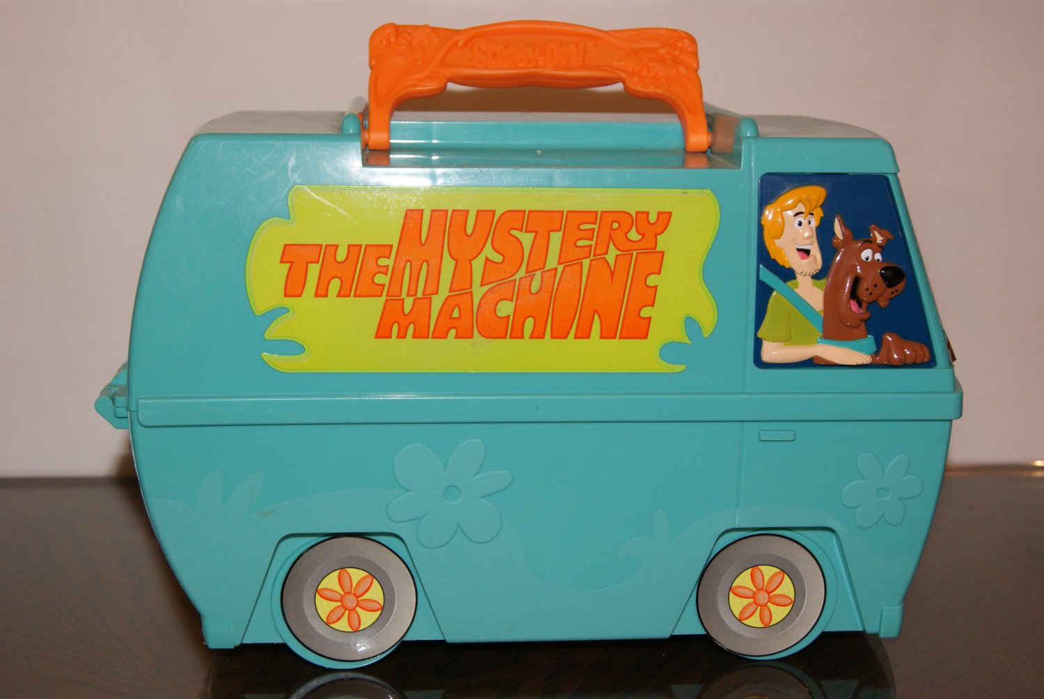 mystery machine lunch box