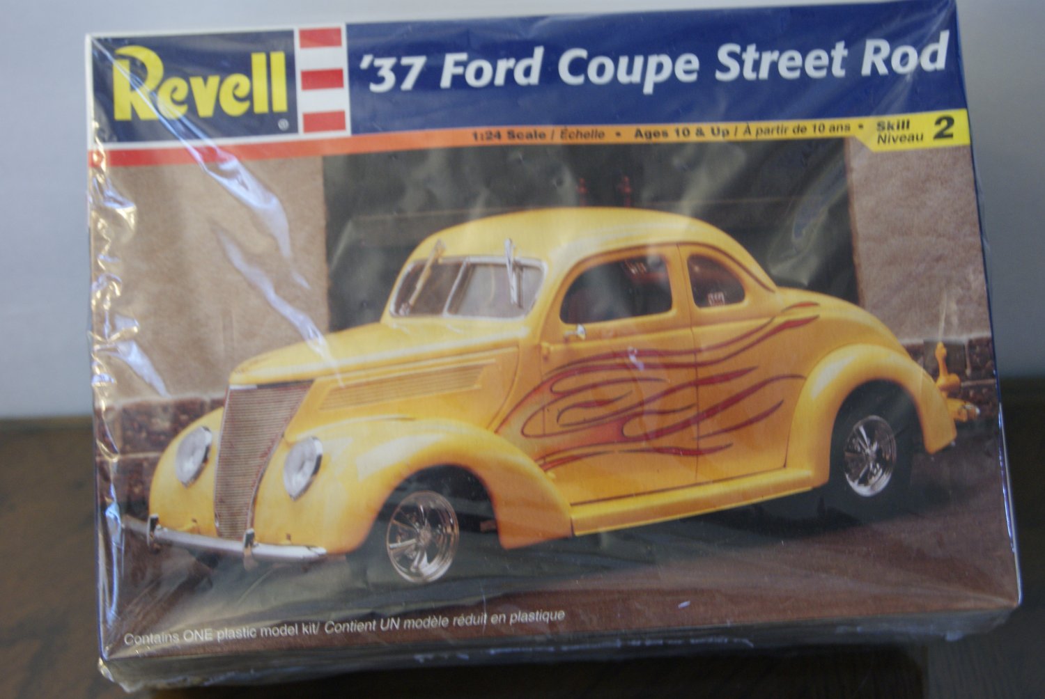 '37 Ford Coupe street rod model kit