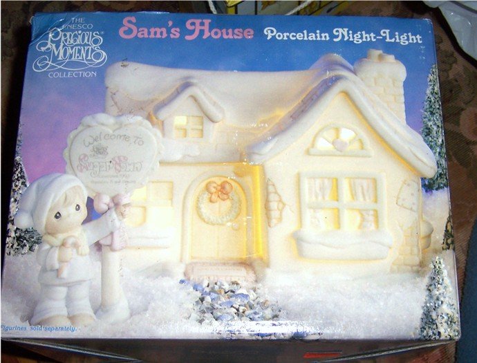 Precious Moments Sugar Town Sam's House Night Light