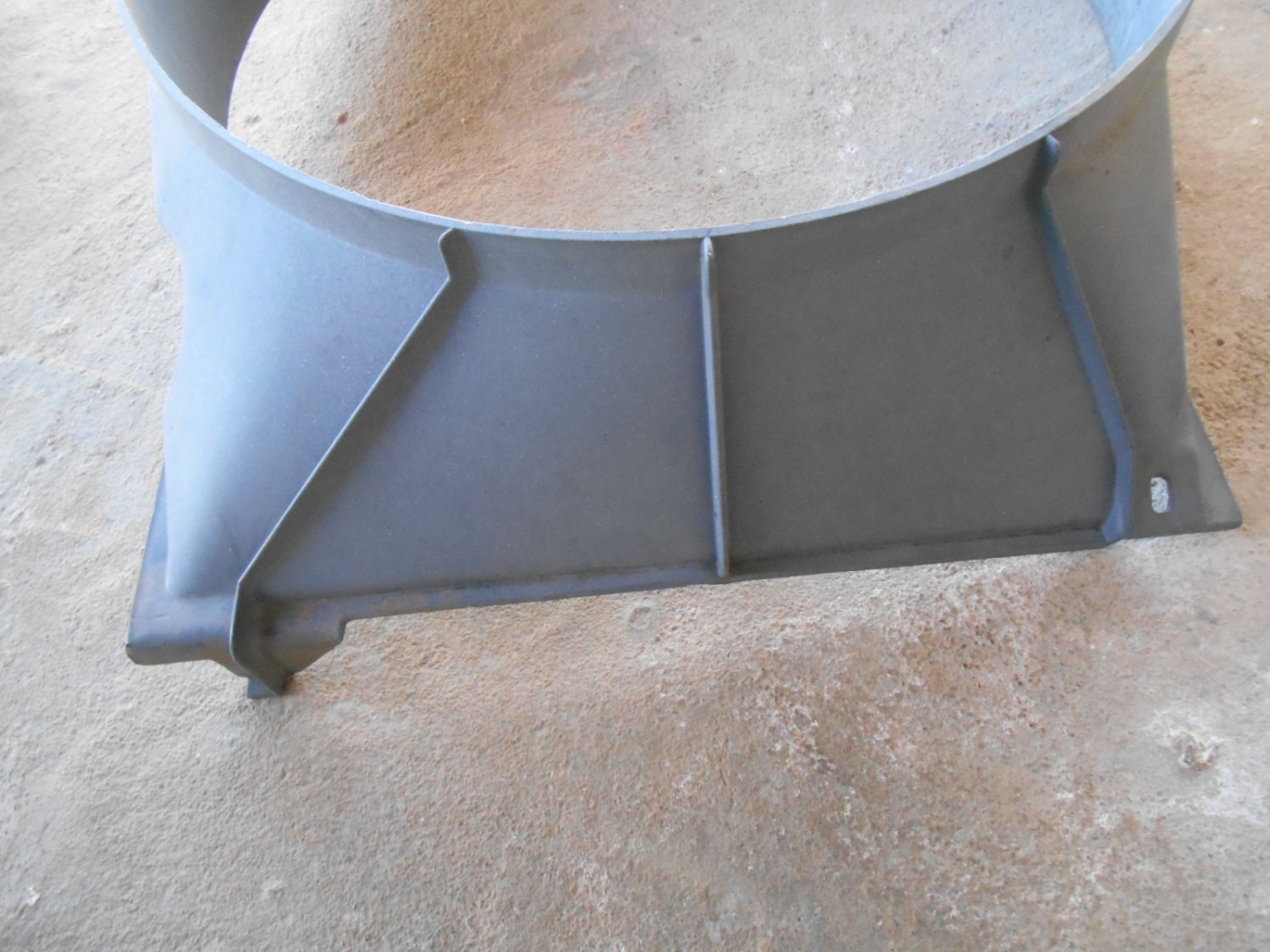 1969 1970 Chevy Impala Radiator Fan Shroud 3939390 307 327 350 Small