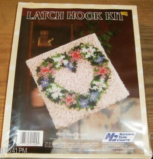 NYC HEART WREATH PILLOW KIT -FLORAL DESIGN