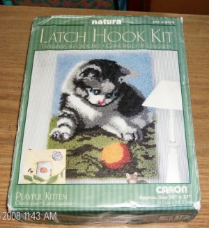 SWEET PLAYFUL KITTEN LATCH HOOK RUG KIT - JUST CUTE