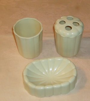 Ecru Colored 3 Pc Bathroom Set,Glass,Toothbrush,Soap
