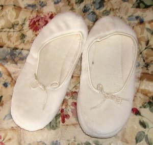 Furry White  Slippers, 6 1/2-7 1/2 Size, Machine Wash, Sweet Dreams