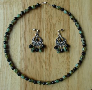 Green Black Motif