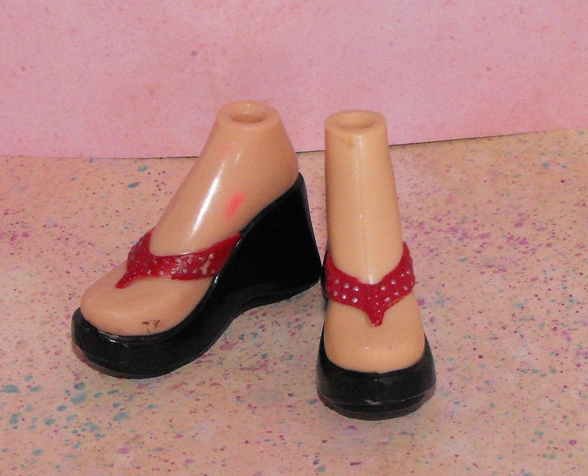 *2/14*SOLD~Bratz Play Sportz Kickin' Karate Roxxi Shoes Feet Part