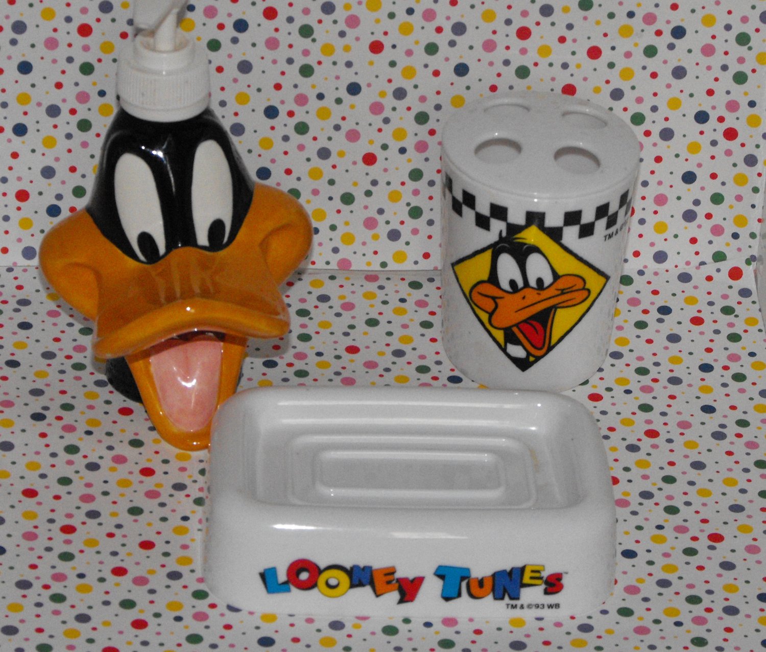 Warner Bros. Looney Tunes Daffy Duck Bathroom Decor Lot
