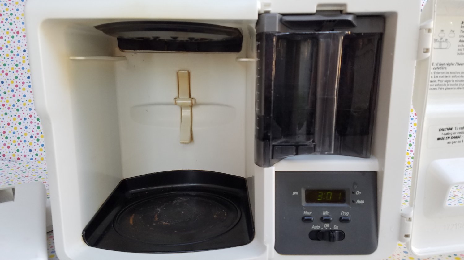 Black & Decker Spacemaker Coffee Maker WITH BRACKETS