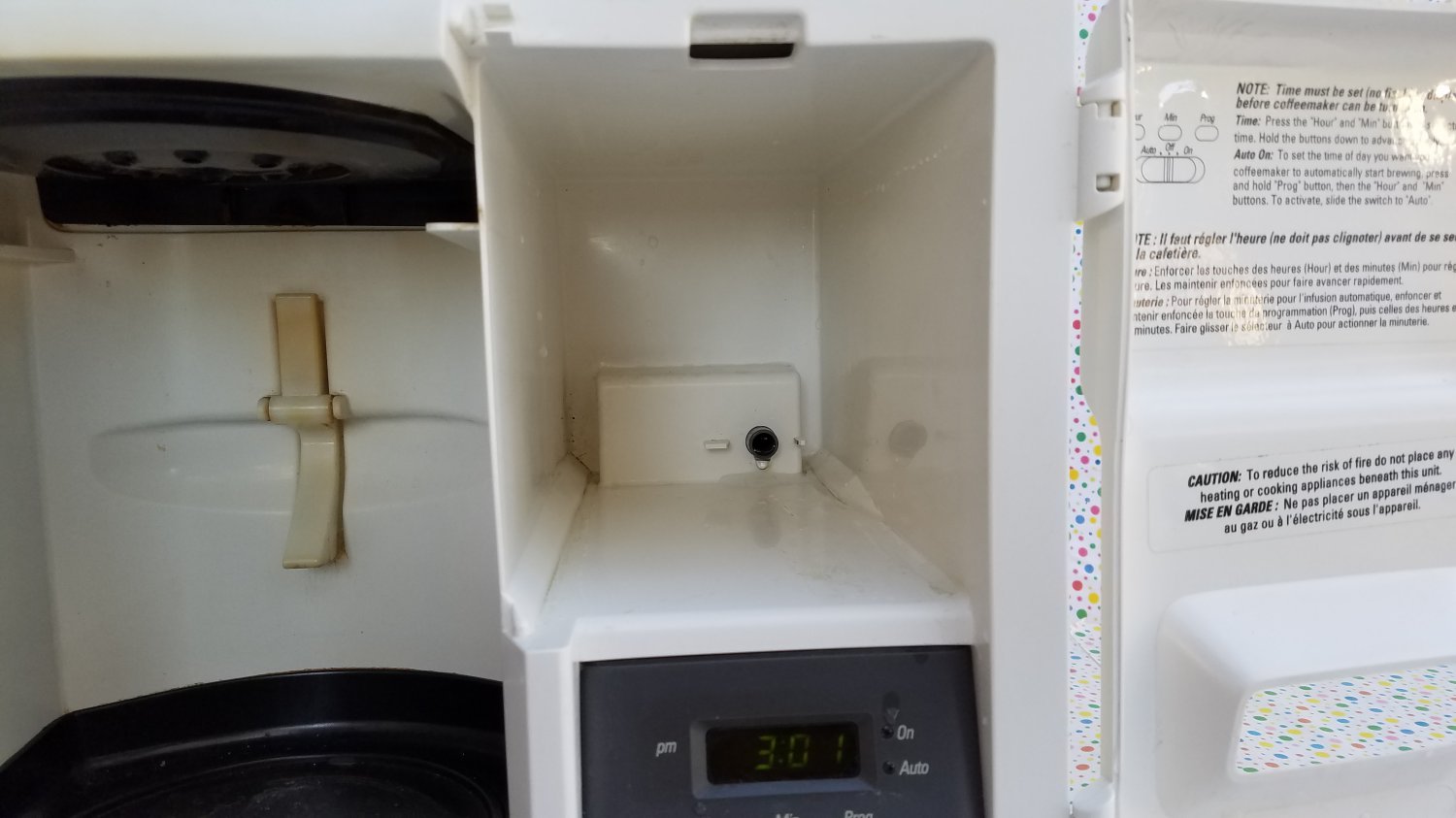 Black & Decker Spacemaker Coffee Maker WITH BRACKETS