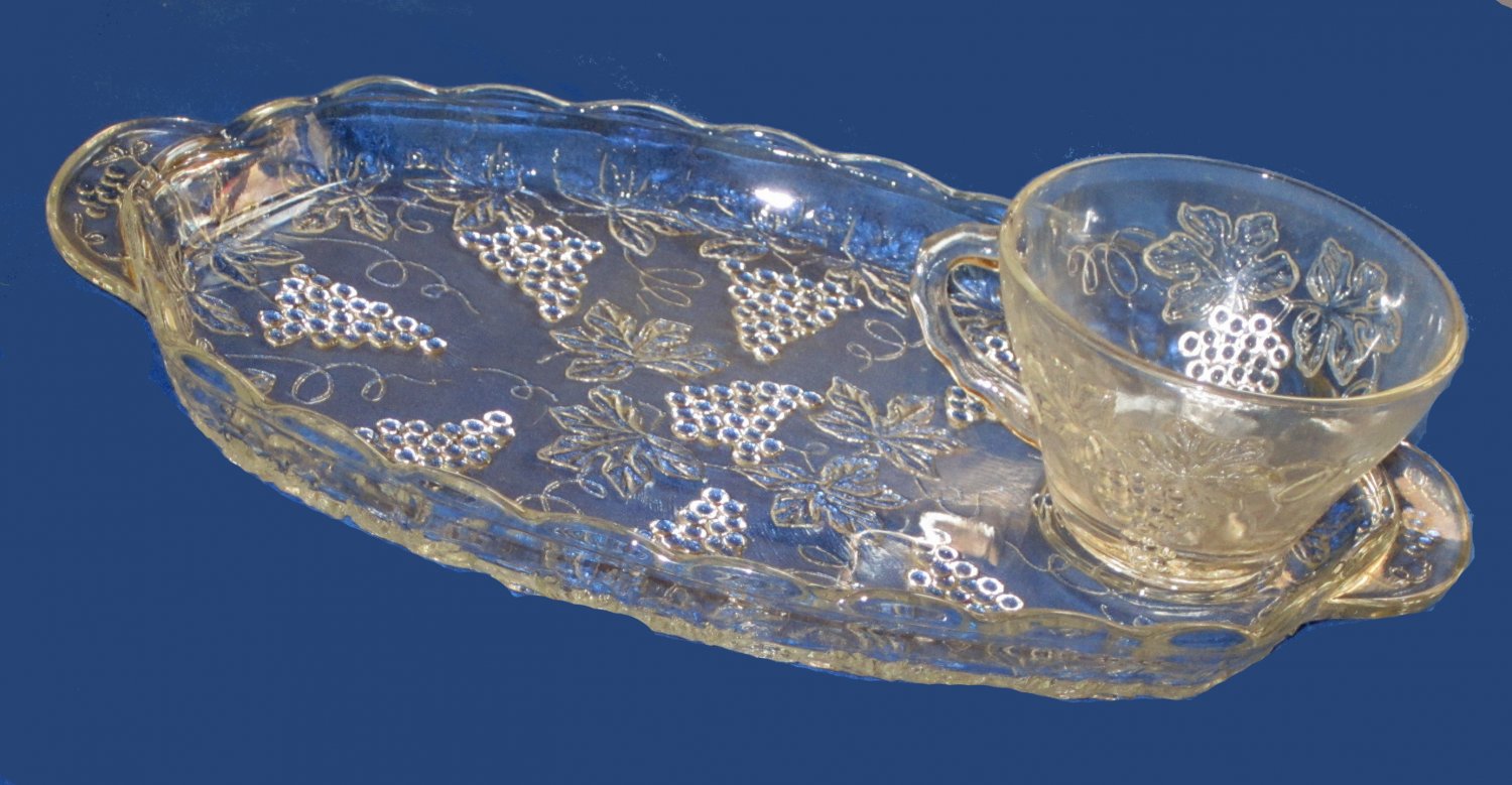 Anchor Hocking Snack SetPlate & Punch Cup VintageClear Grape Leaf