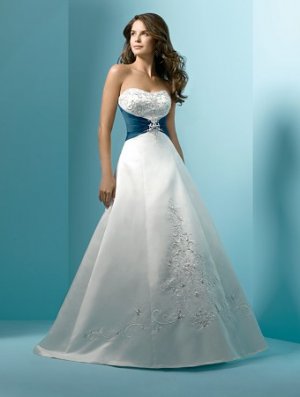 Classic  Fan-shaped  embroidered  A-line wedding dress