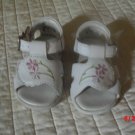 Infants Sandals - White with flowers - size 3 - Kid connection