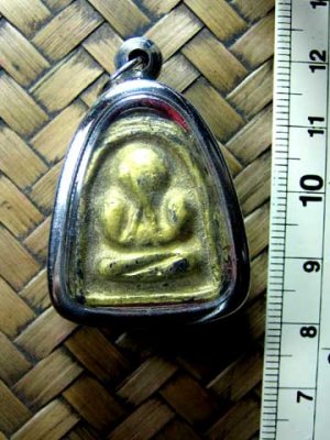 M152-GILD CLOSED EYE PHA-PIT-TAH BUDDHA AMULET LP SRI