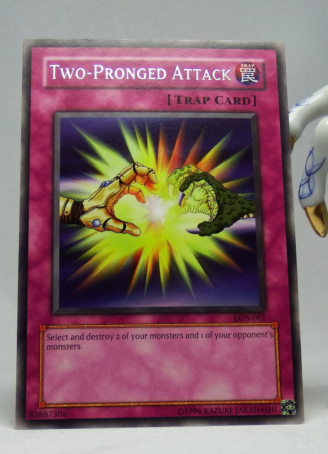 YuGiOh Legend of Blue Eyes White Dragon LOB-061 Two-Pronged Attack