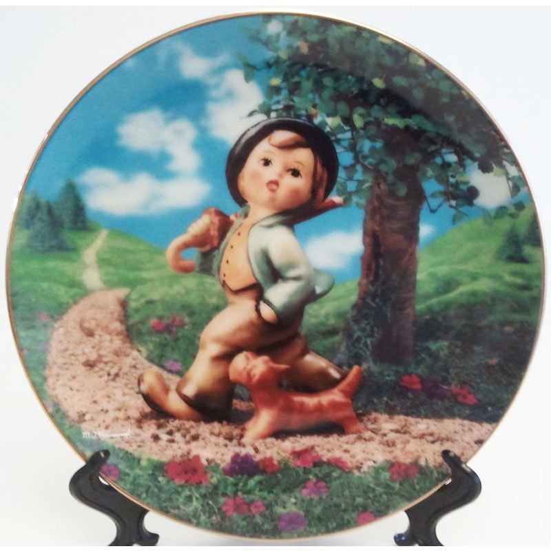 Hummel Strolling Along Collectors Plate Gentle Friends Collection 23K Gold Trim Danbury Mint Reg