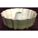 Vintage Bundt Cake Pan Avocado Cast Aluminum Natural Interior Fluted Tube Pan 12-Cup 1970s