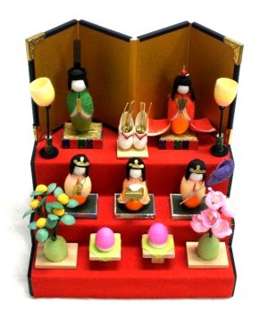 Cocoon Hina Dolls: 3 Shelves