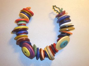 MULTI-COLOR BUTTON BRACELET