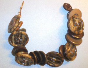 BROWN BUTTON BRACELET