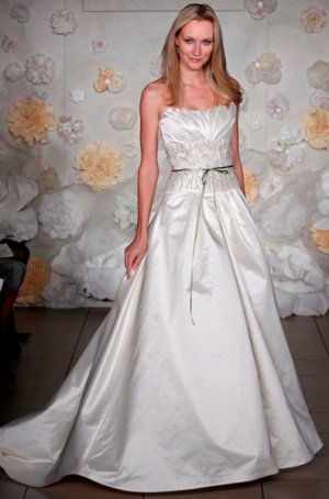 Exclusive  Ball Gown floor lenght satin  wedding dress WD830