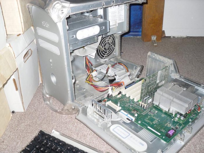 Power Mac G4 Quicksilver 933 with keyboard/mouse