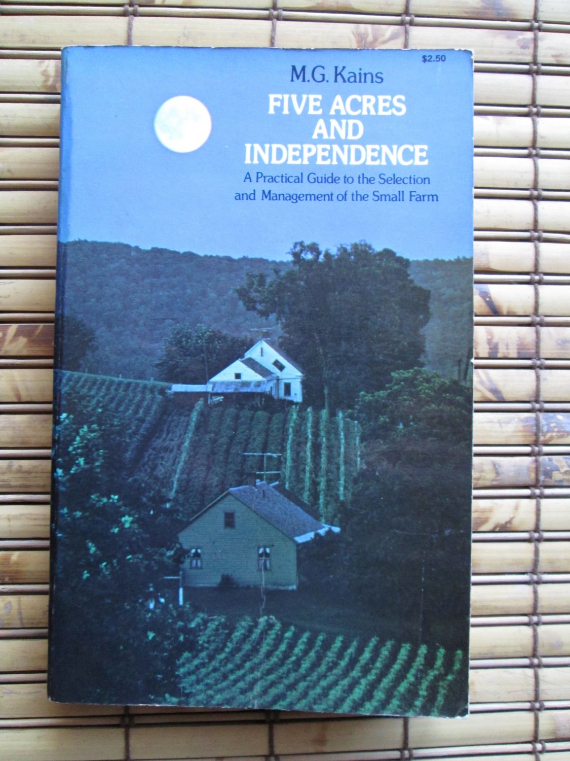 Five Acres And Independence: A Practical Guide To: 9781614278078