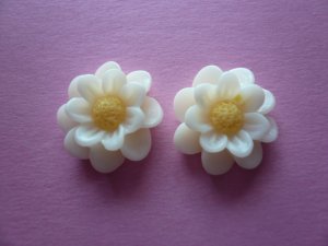 White Flower Daisy Cabochons