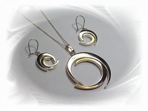 Artisian Handcrafted Designer Sterling Silver Circle Pendant and Earrings With Gold Deco