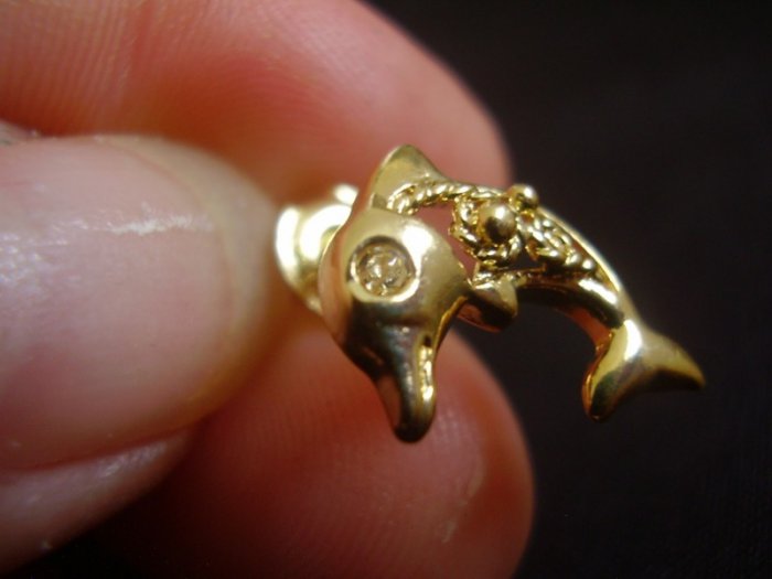 18k gold dolphin earrings