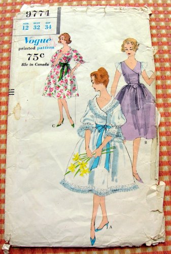 Misses Negligee Vintage 50s Sewing Pattern Vogue 9774