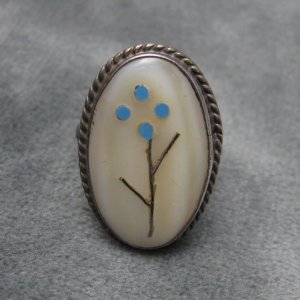 Pretty Shell and Inlay Silver Ring
