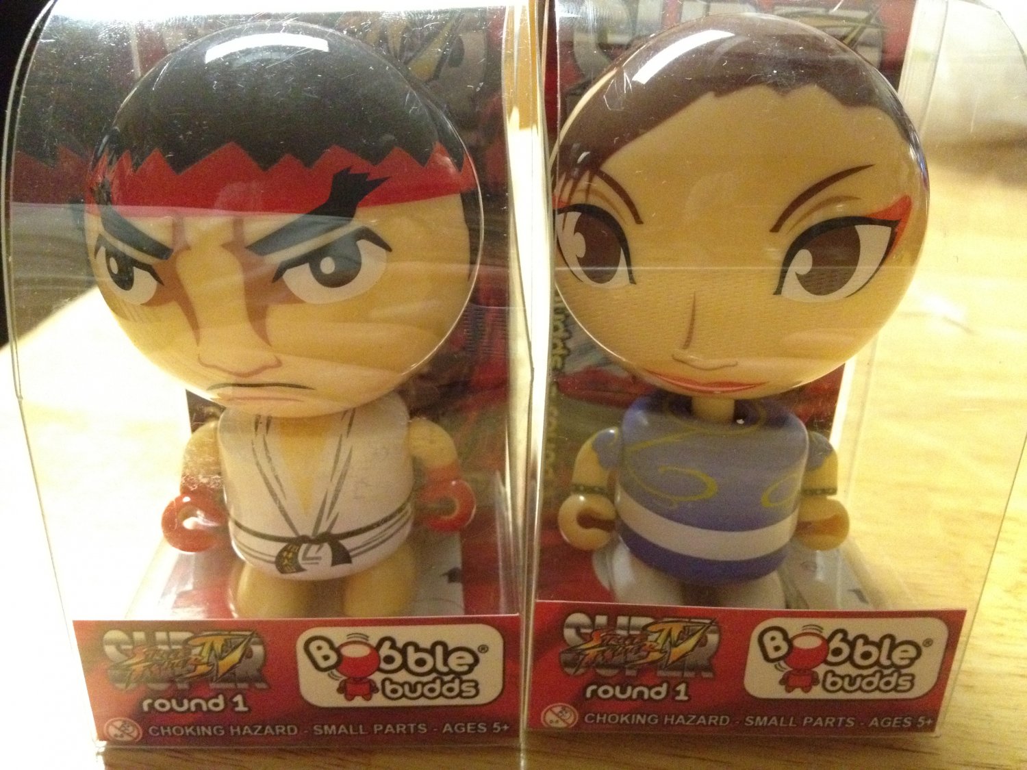 Bobble Budds Super Street Flighter IV round 1 Ryu & Chun-Li Pair