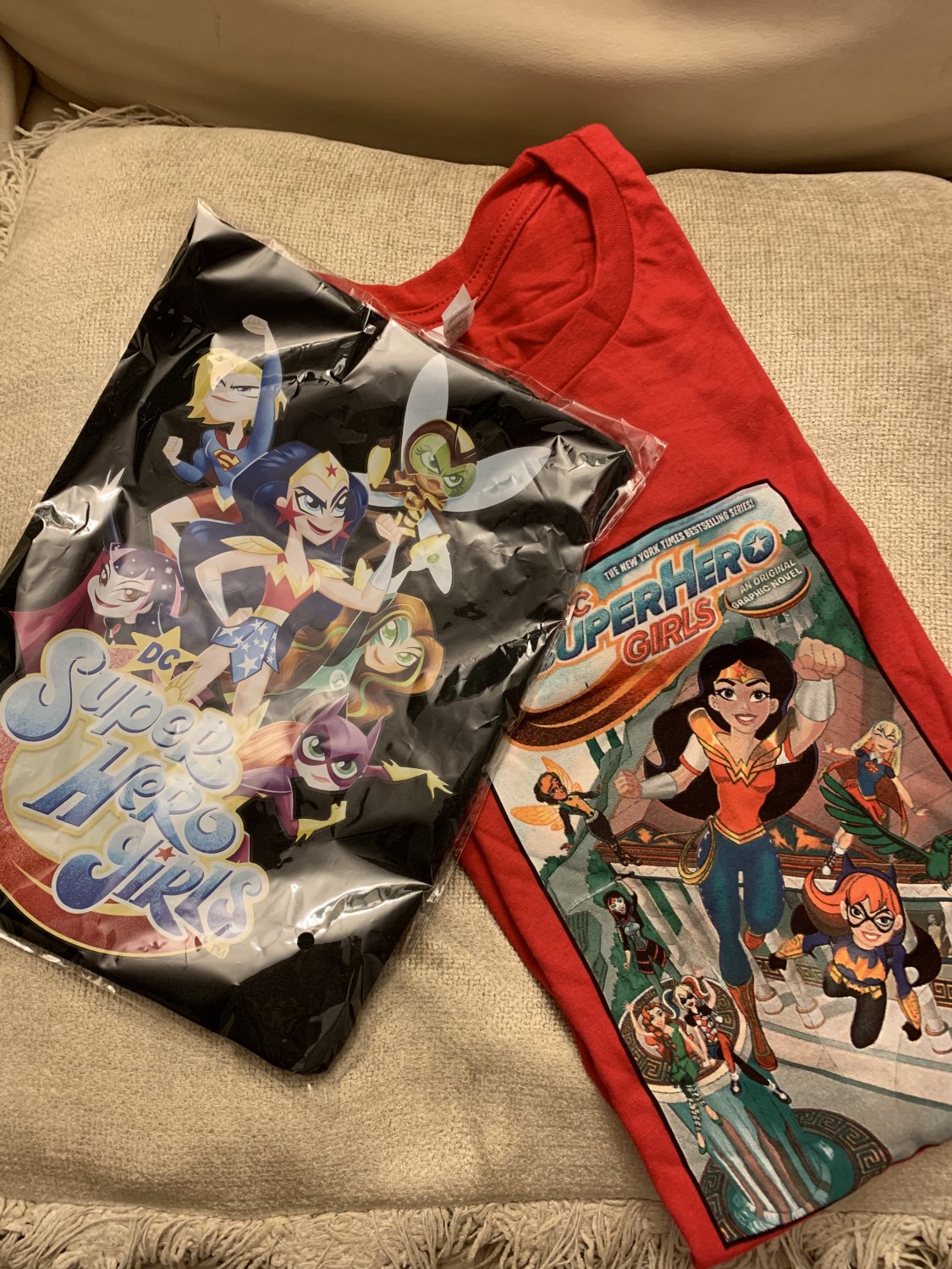 SDCC 2019 DC SuperHero Girls T-shirt and Cape Warner Bros Exclusive set
