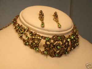 BRONZE PERIDOT GREEN AUSTRIAN CRYSTAL EARRING CHOKER
